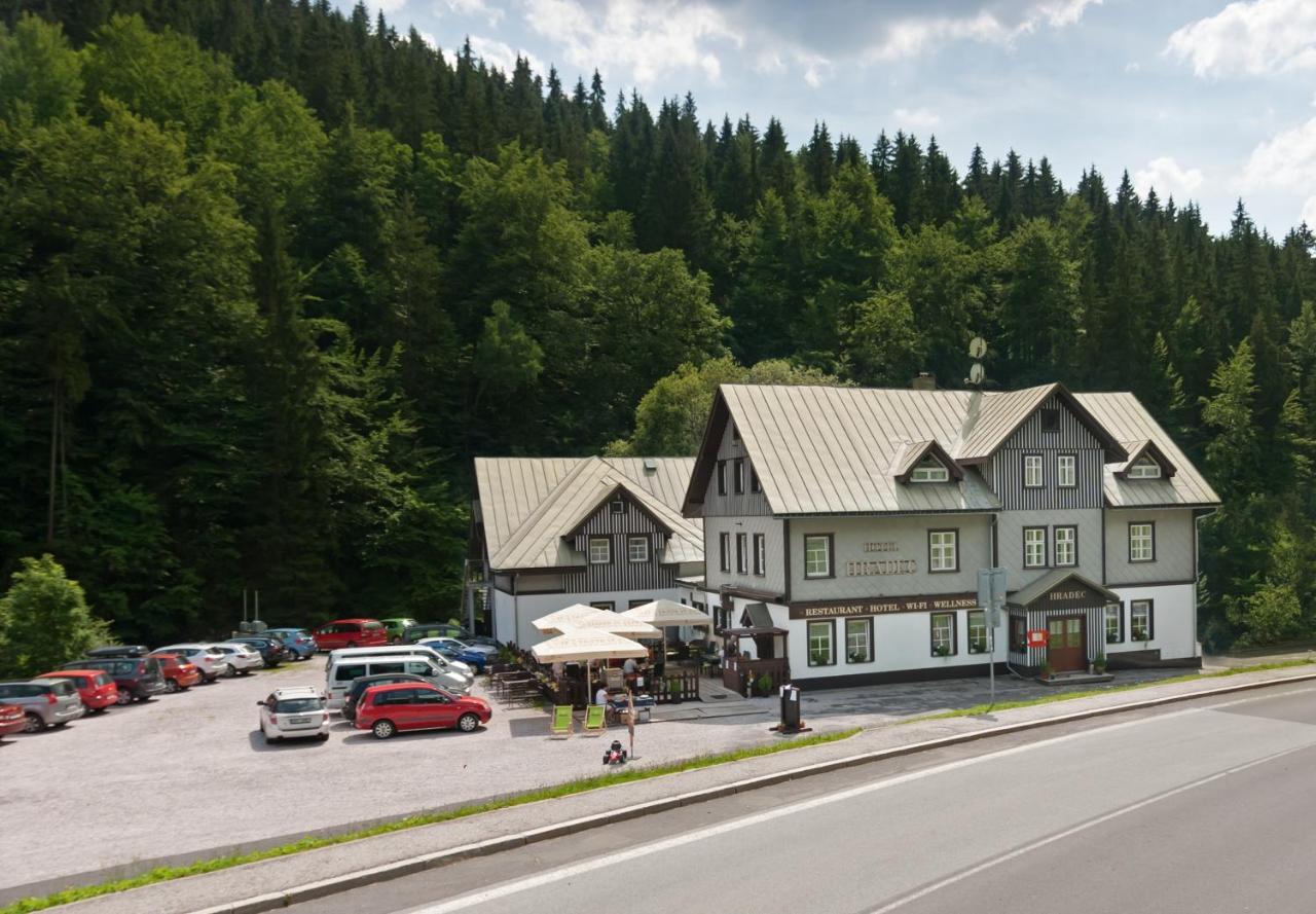 Hotel Hradec Špindlerŭv Mlýn Ngoại thất bức ảnh
